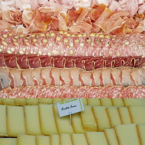 Plateau de raclette au lait cru (200g) et charcuterie artisanale de Savoie (150g) pour encore bon gourmand