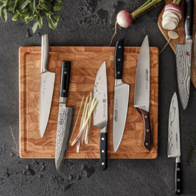 LA COUTELLERIE « Le bon couteau, c'est l'instrument incontournable. Celui avec lequel on exécute le