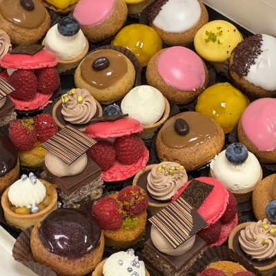 Plateau de petits fours sucrés