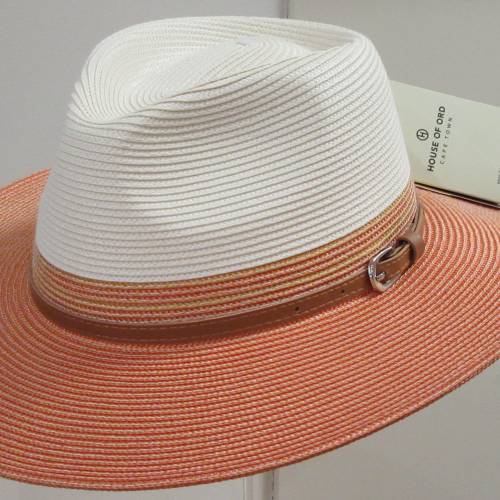 CHAPEAU BELLA