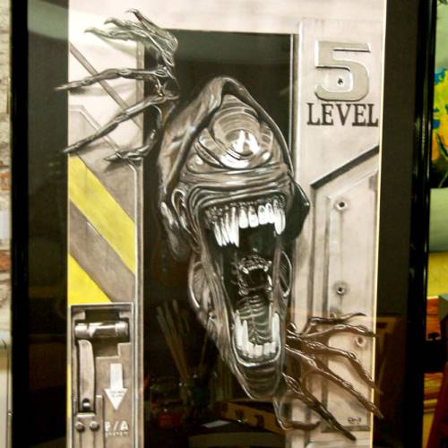 Reine alien - Dessin ORIGINAL 50 x 70 cm au fusain, craie blanche et pastel sur feuille à grain.